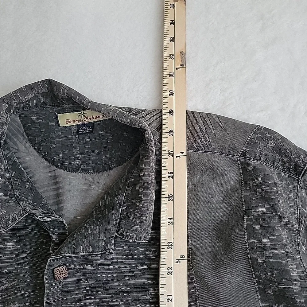 Tommy Bahama Mens Hawaiian Shirt 100% Silk Relaxed Fit‎ Leaf Black Color Large